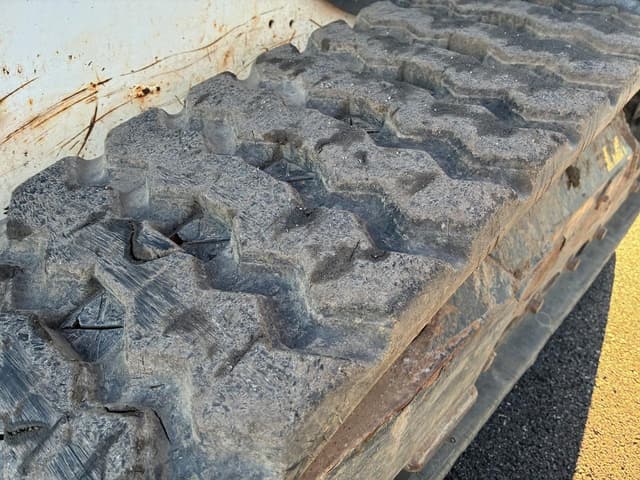 Image of Bobcat T66 equipment image 3