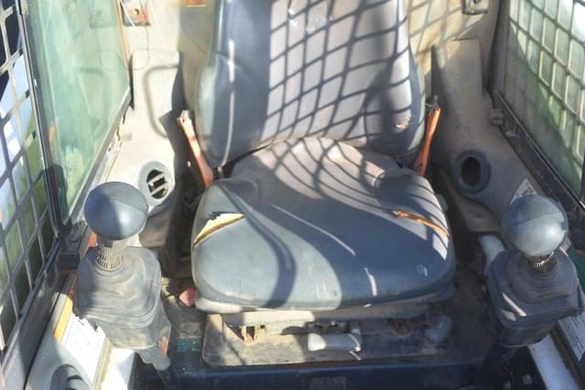 Image of Bobcat T200 equipment image 4