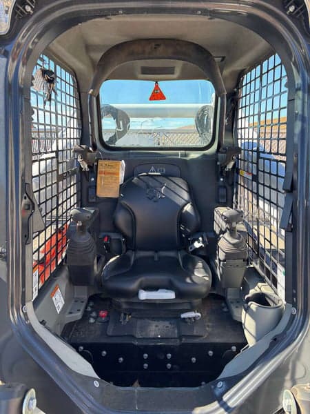 Image of Bobcat T740 equipment image 4