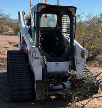 Image of Bobcat T740 equipment image 2