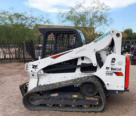 Image of Bobcat T740 equipment image 1