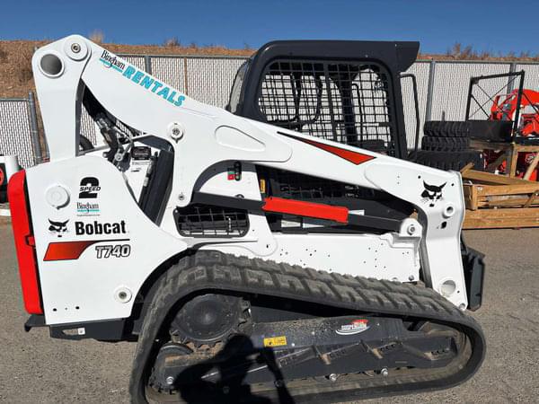 Image of Bobcat T740 equipment image 1