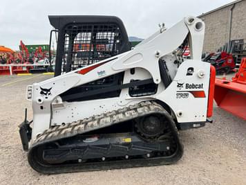 Main image Bobcat T740