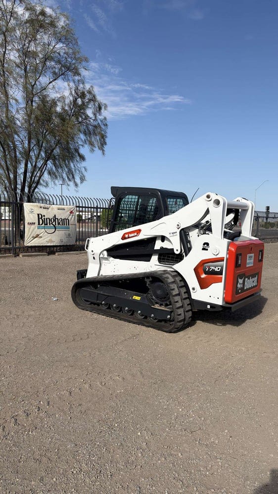 Bobcat T740 Equipment Image0