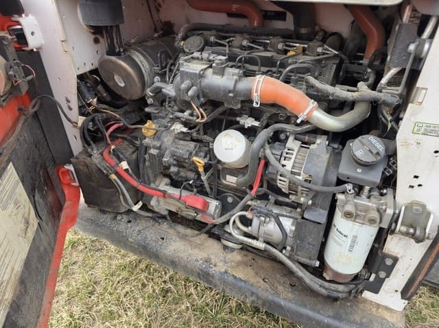 Image of Bobcat T740 equipment image 1