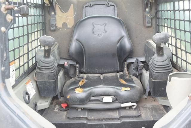 Image of Bobcat T750 equipment image 4