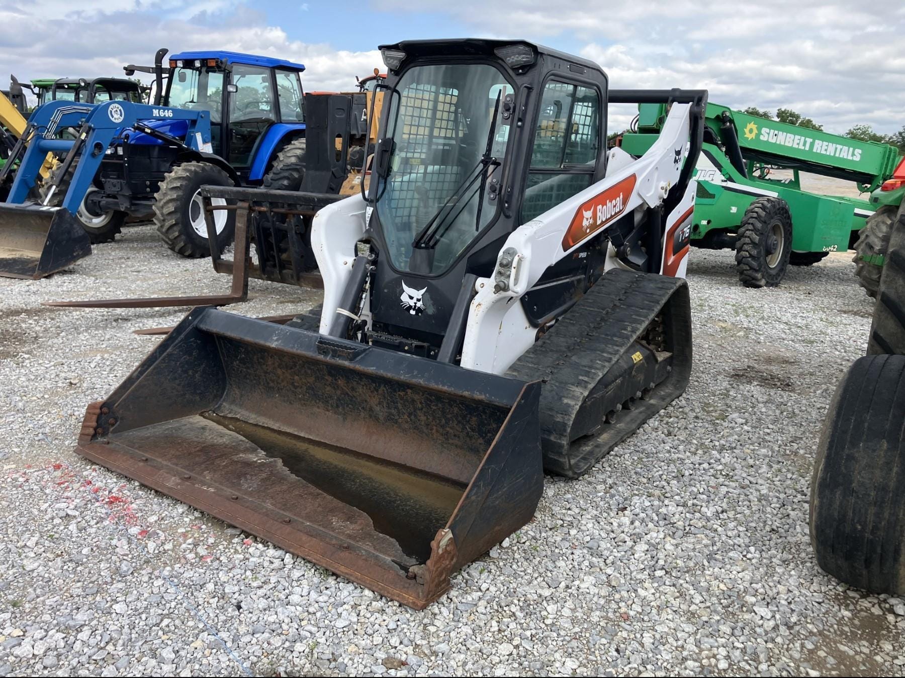 Bobcat T76 Equipment Image0