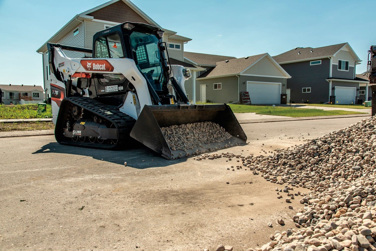 Bobcat T76 Equipment Image0