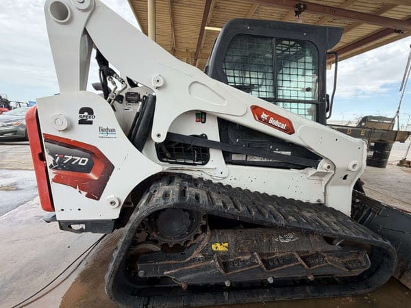 Bobcat T770 Equipment Image0