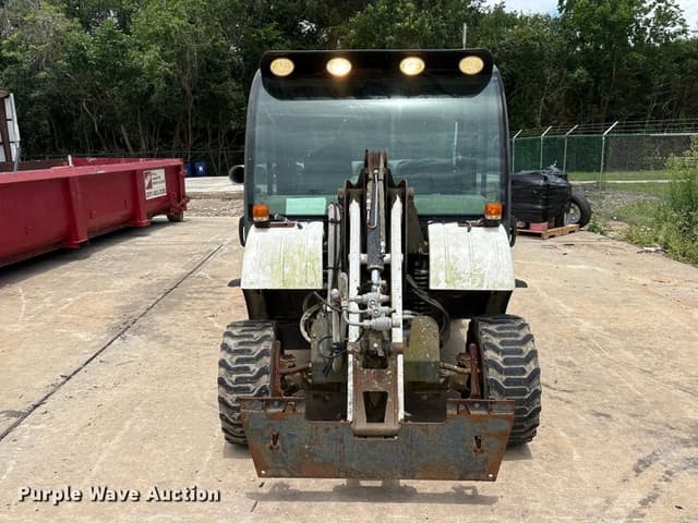 Image of Bobcat Toolcat 5600 equipment image 1