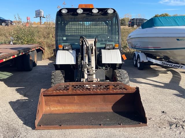 Image of Bobcat Toolcat 5600 equipment image 1