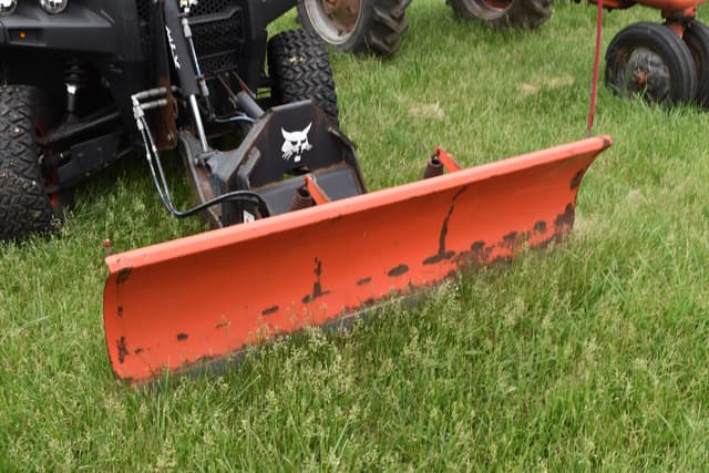 Image of Bobcat UV34 equipment image 3