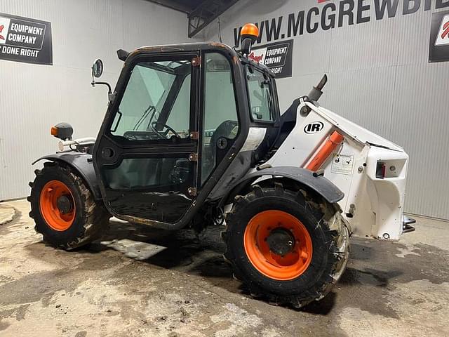 Image of Bobcat V518 equipment image 2