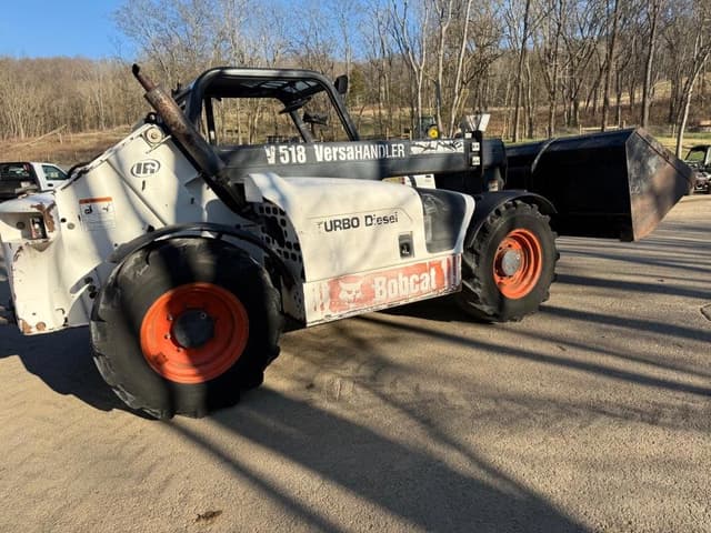 Image of Bobcat V518 equipment image 2