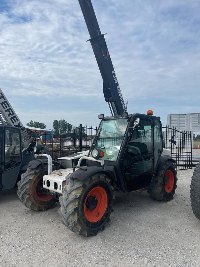 Image of Bobcat V518 equipment image 2