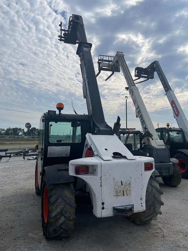 Image of Bobcat V518 equipment image 3