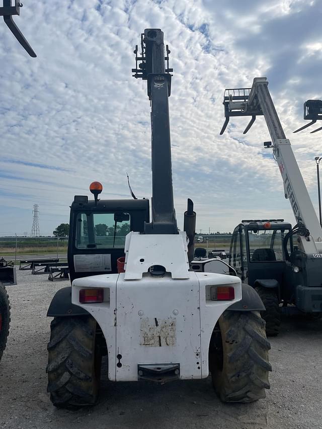 Image of Bobcat V518 equipment image 4