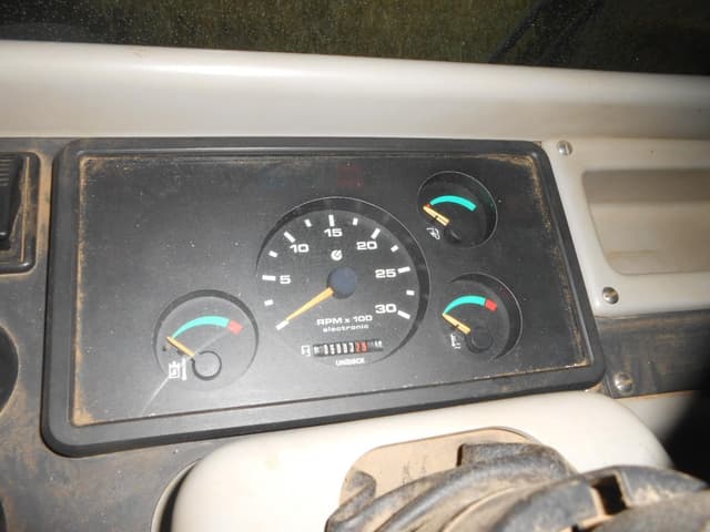 Image of Bobcat V623 equipment image 4