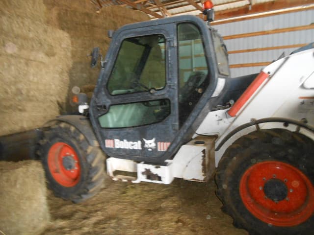 Image of Bobcat V623 equipment image 1