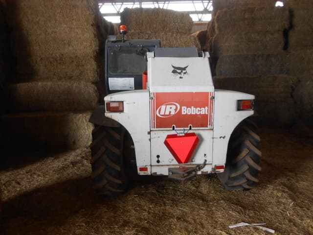 Image of Bobcat V623 equipment image 2