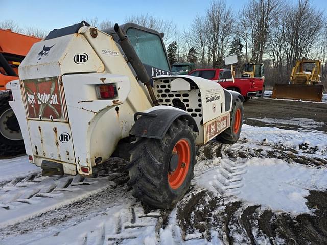 Image of Bobcat V623 equipment image 4