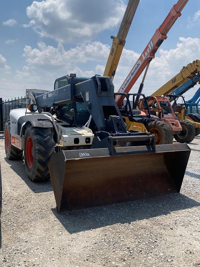 Image of Bobcat V623 equipment image 4