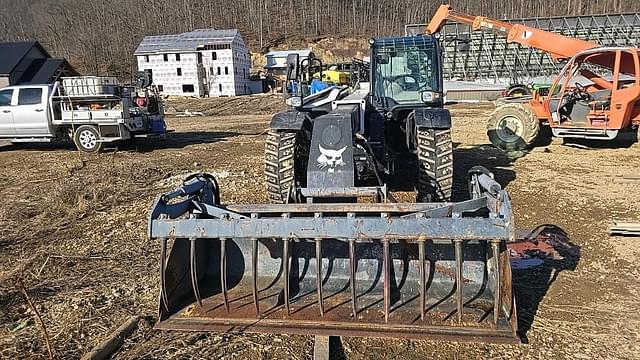 Image of Bobcat V723 equipment image 3