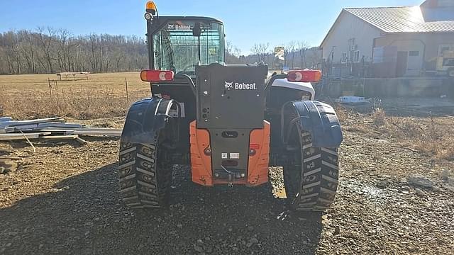 Image of Bobcat V723 equipment image 4