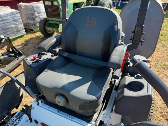 Image of Bobcat ZT3500 equipment image 3
