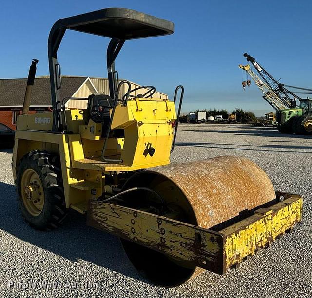 Image of Bomag BW142D equipment image 2