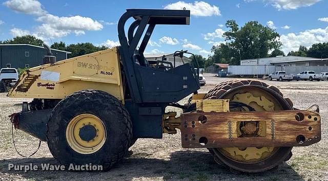 Image of Bomag BW211PD-3 equipment image 2