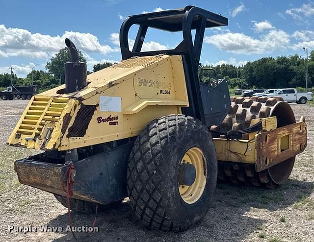 Image of Bomag BW211PD-3 equipment image 4