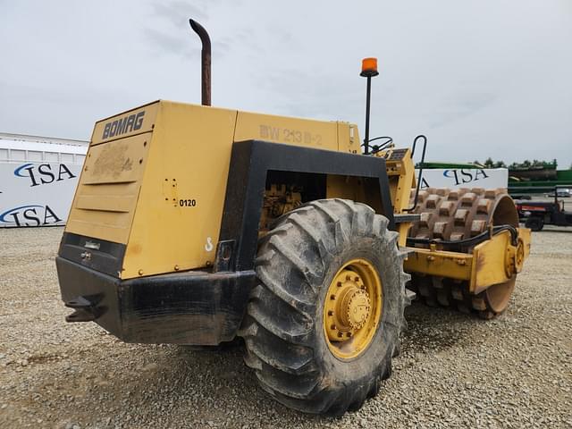 Image of Bomag BW213 equipment image 4