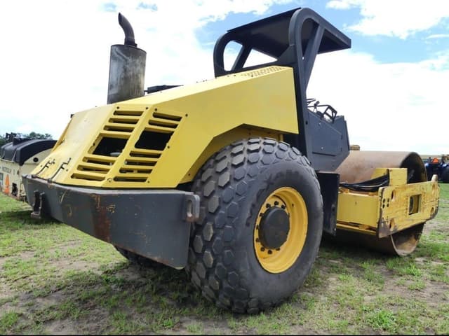 Image of Bomag BW213D-3 equipment image 2