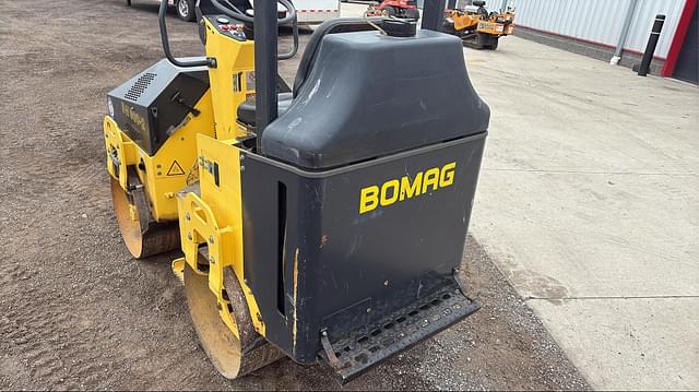 Image of Bomag BW900-2 equipment image 4