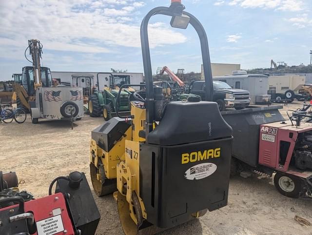 Image of Bomag BW900-2 equipment image 4