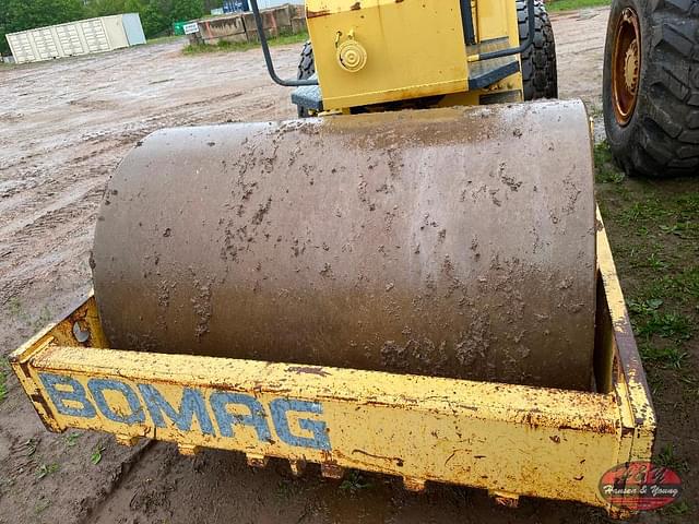 Image of Bomag BW142D equipment image 4