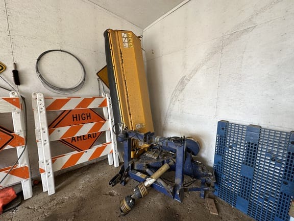 Bomford-Turner Raptor 2000 Equipment Image0