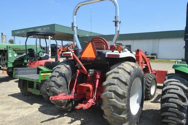 Image of New Holland Boomer 8N equipment image 2
