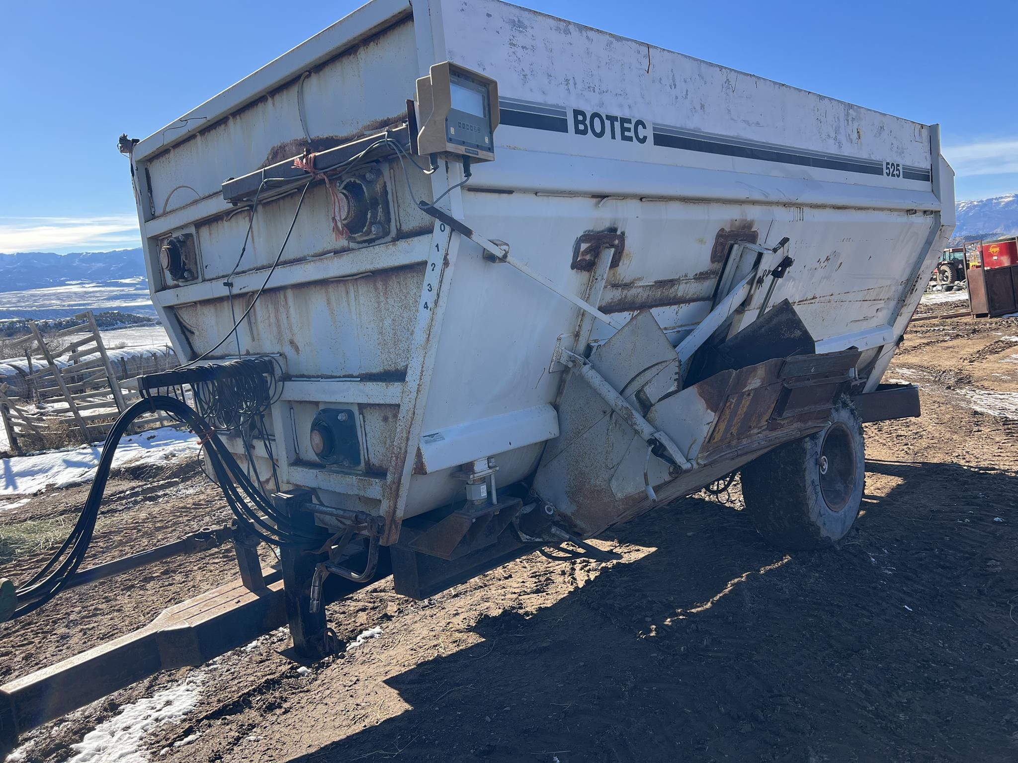 Botec 525 Equipment Image0