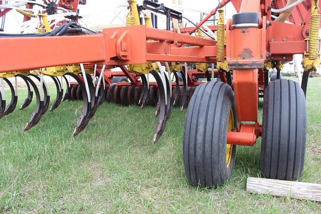 Image of Bourgault 5710 equipment image 3