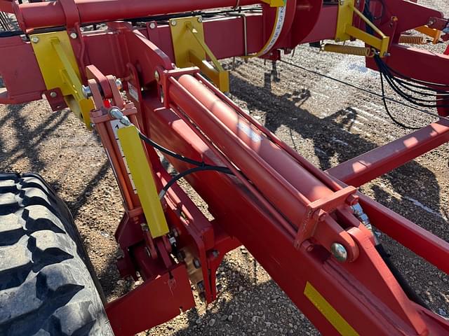 Image of Bourgault 7200 equipment image 4