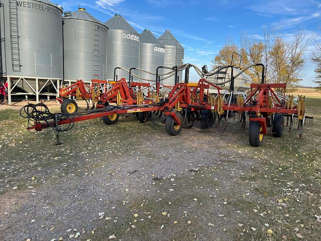 Image of Bourgault 8800 equipment image 1