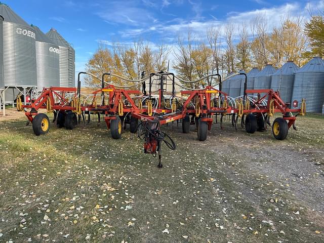 Image of Bourgault 8800 equipment image 2