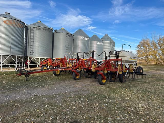 Image of Bourgault 8800 equipment image 4