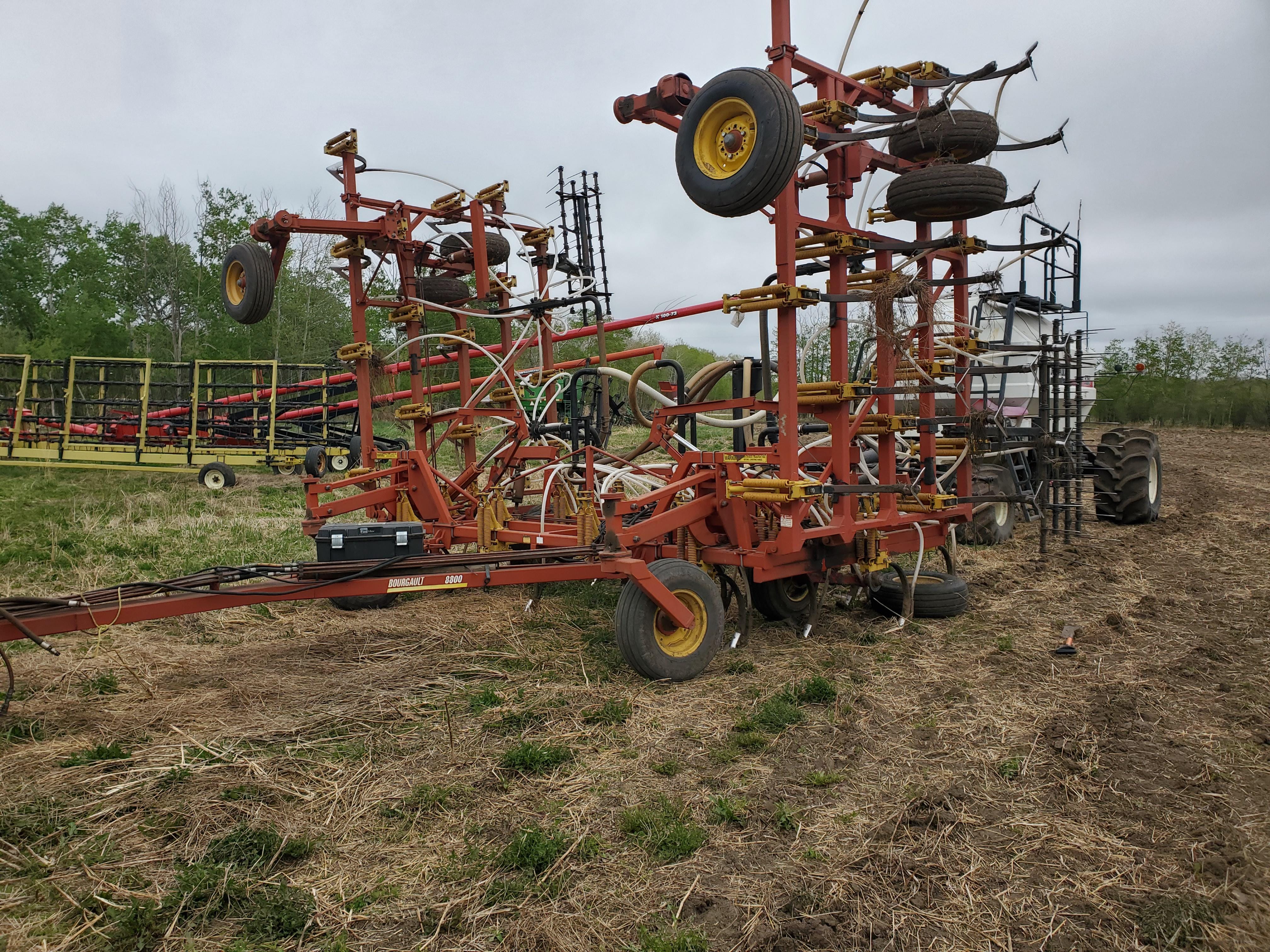 Main image Bourgault 8800
