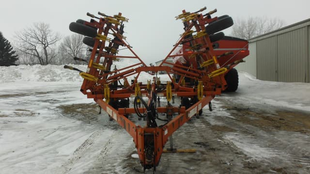 Image of Bourgault 9800 equipment image 1