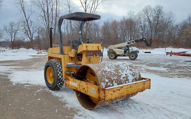 Image of Bomag BW172D equipment image 3