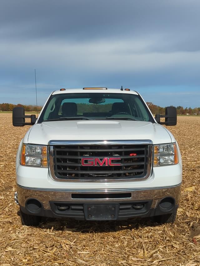 Image of GMC 3500 equipment image 1