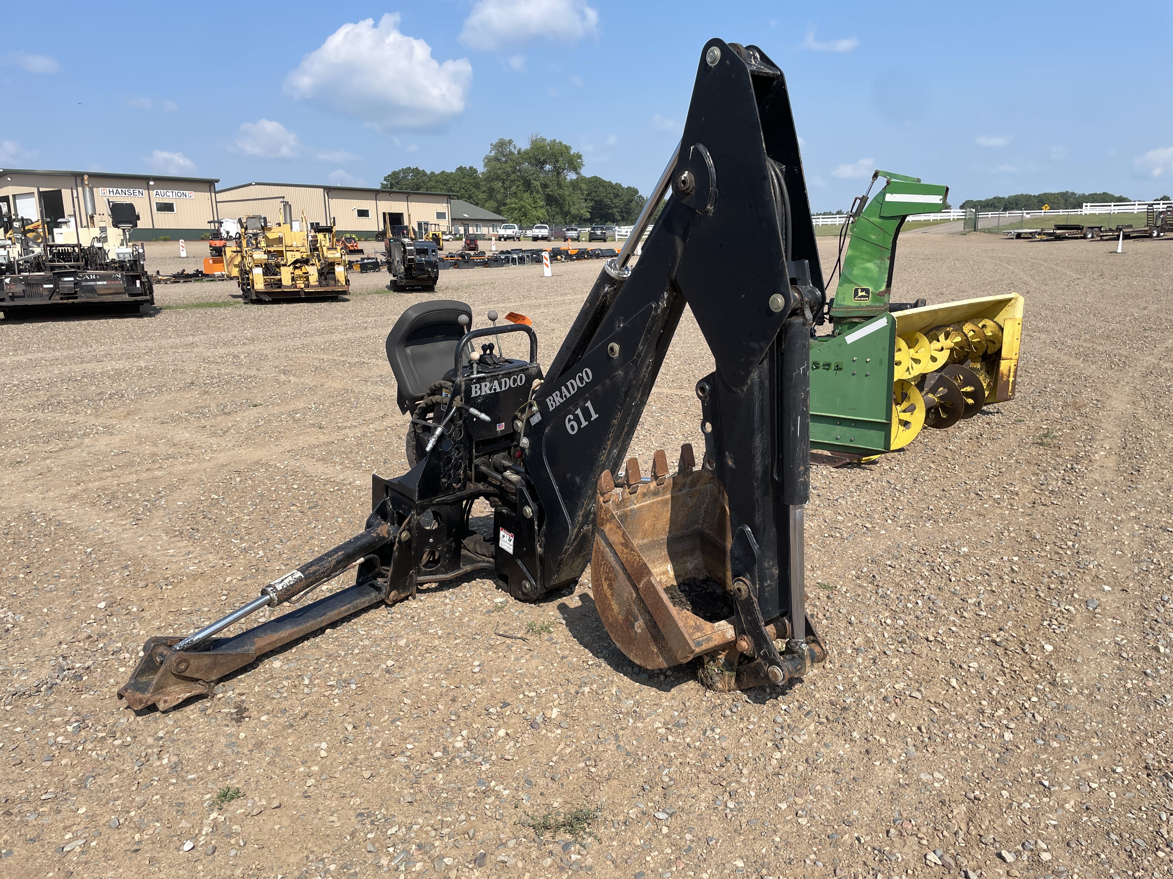 Bradco 611 Equipment Image0